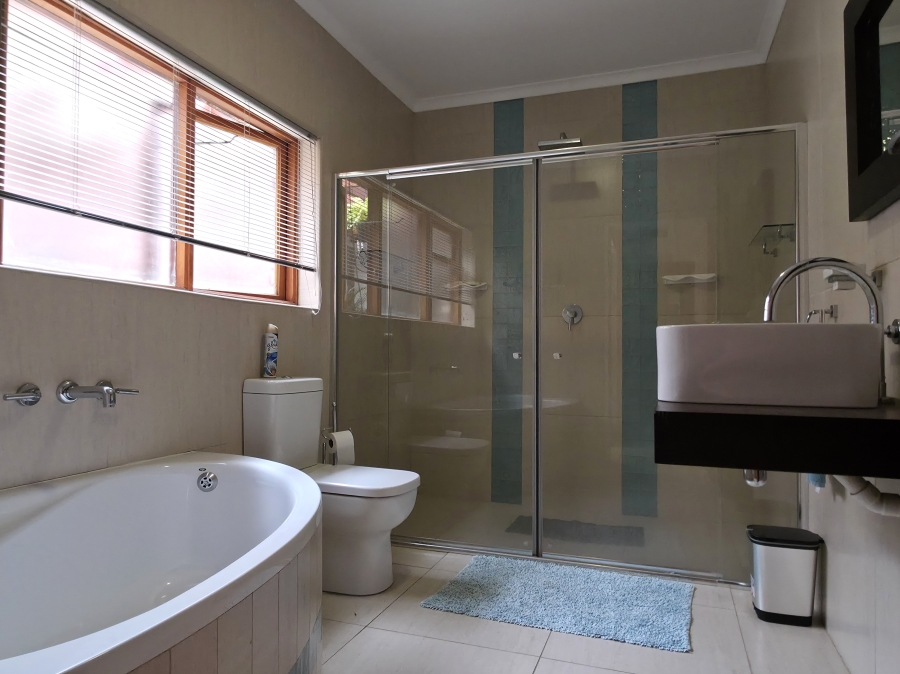 6 Bedroom Property for Sale in Jeffreys Bay Central Eastern Cape